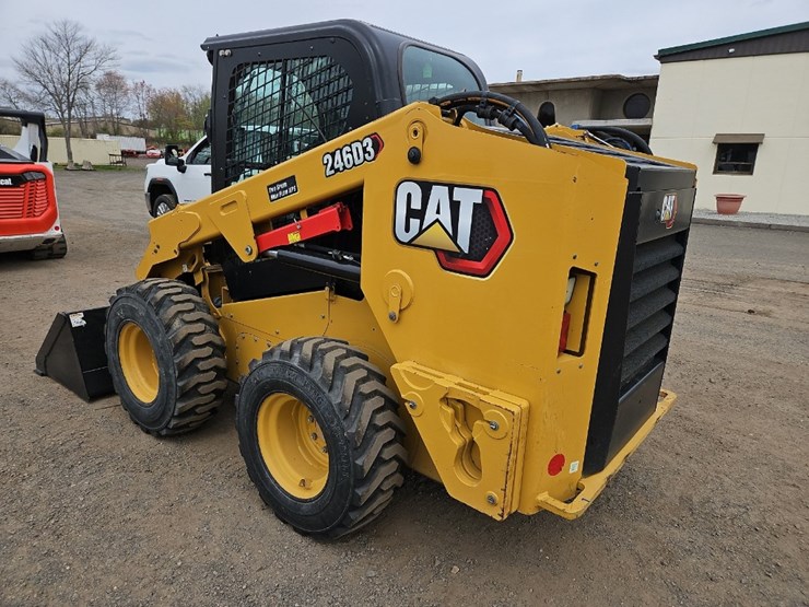 2022-caterpillar-246d3-image-3