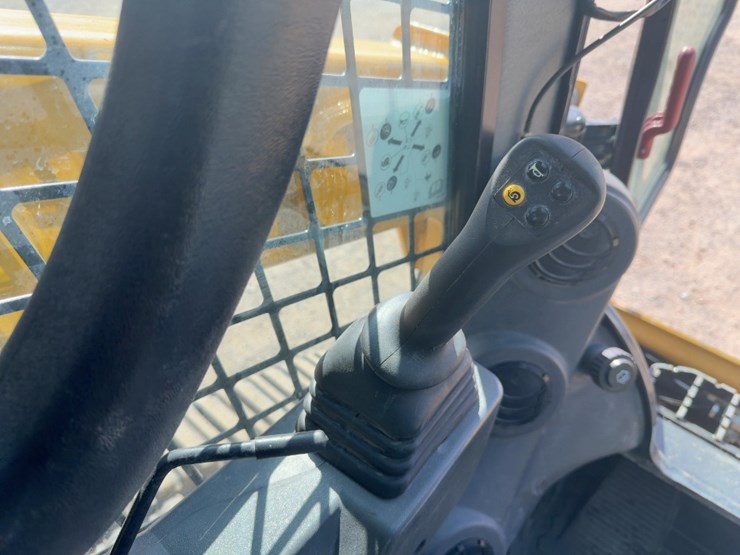 2023-caterpillar-249d3-image-21