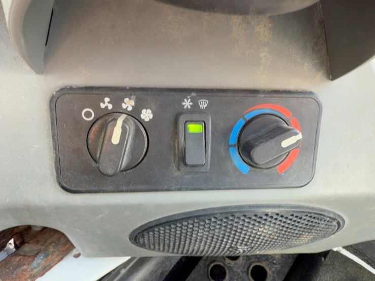 2017-bobcat-s650-image-18