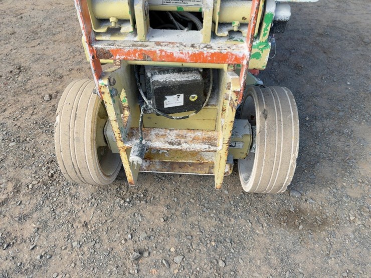 2005-jlg-2630es-image-8