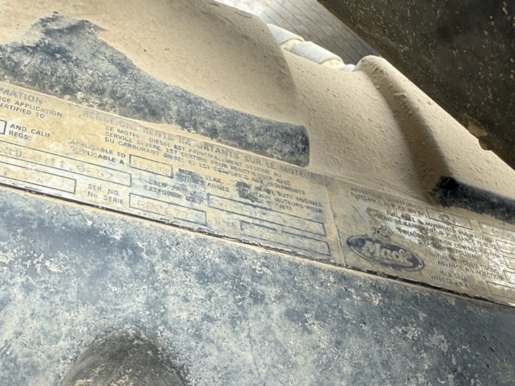 1999-mack-ch613-image-28