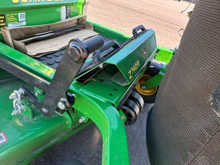 2023-john-deere-z740r-image-5