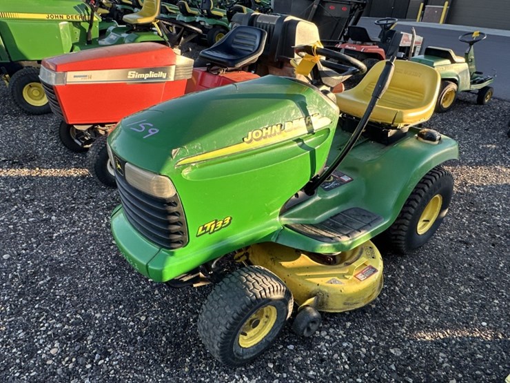 john-deere-lt133-image-1