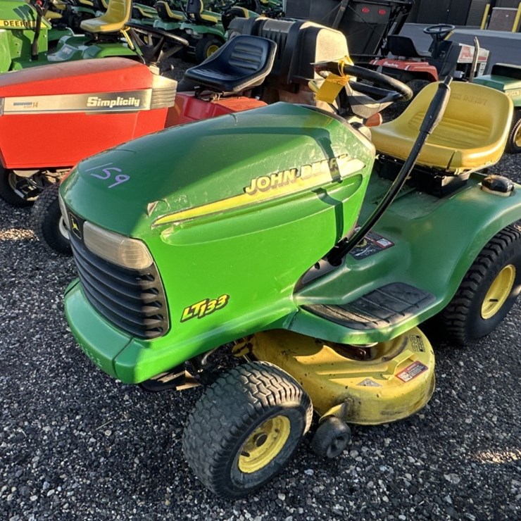 JOHN DEERE LT133