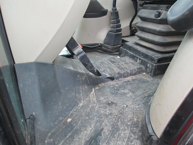 2018-massey-ferguson-4709-image-36