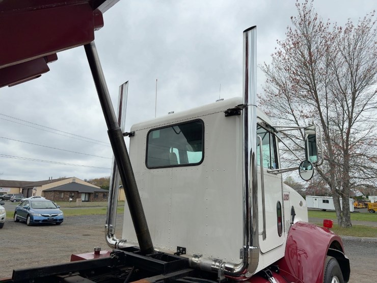 2000-peterbilt-330-image-18