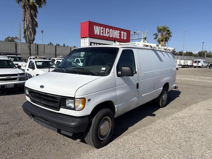 2002-ford-e350-image-1