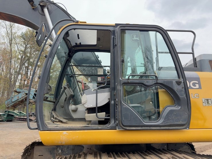 2016-deere-300g-lc-image-34