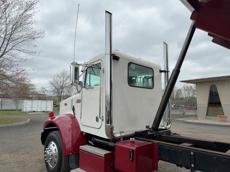 2000-peterbilt-330-image-14