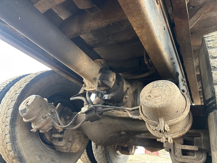 1983-mack-dm686s-image-39