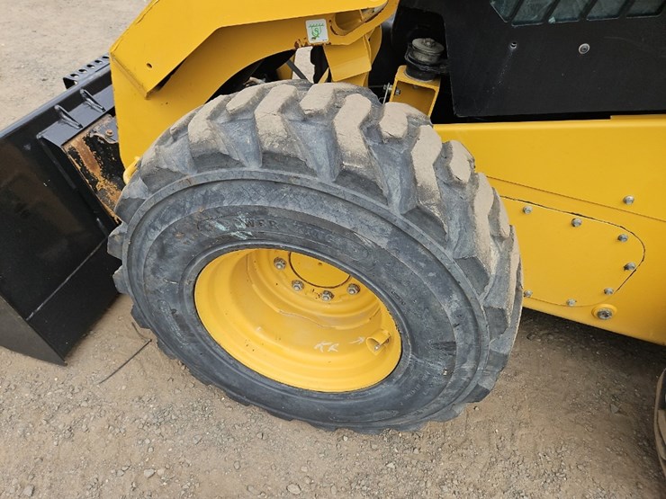 2022-caterpillar-246d3-image-12