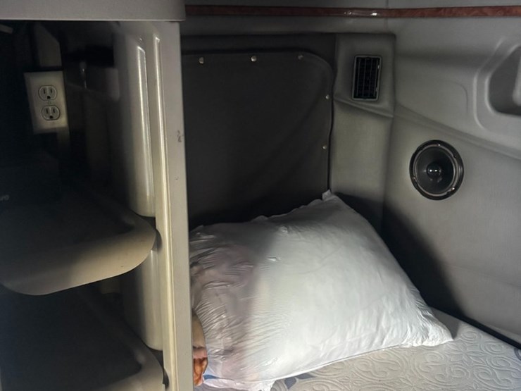 2008-peterbilt-387-image-9