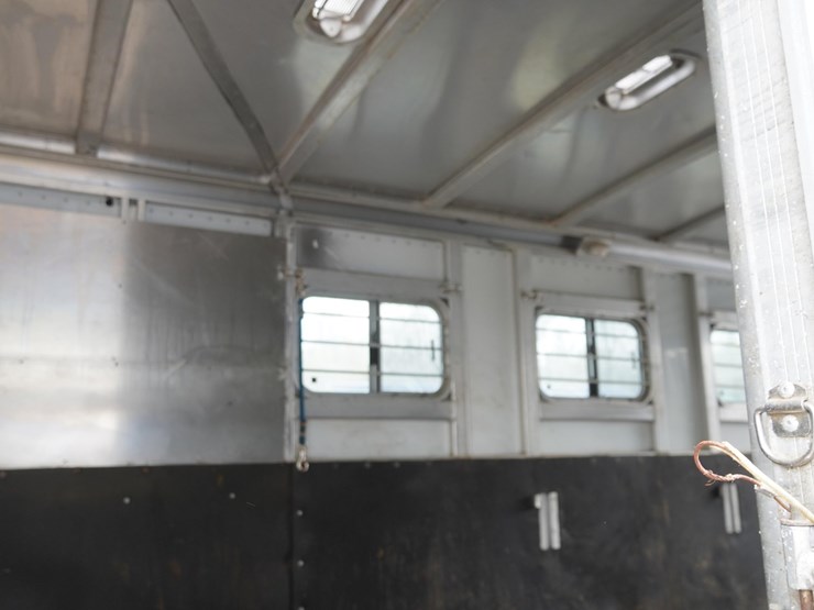 #142-•-1999-exiss-3-slant-aluminum-6-horse-capacity-trailer-image-39