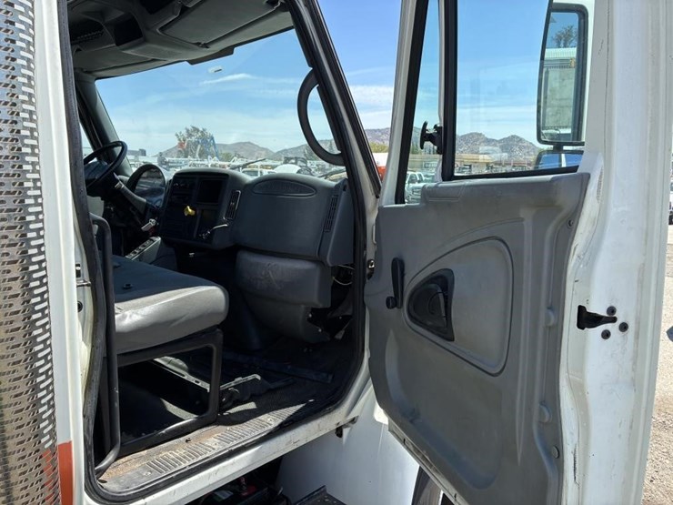 2003-international-durastar-4300-image-12