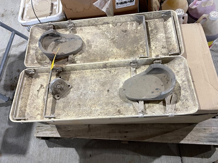 #5052-•-pallet-of-concrete-supplies-image-8
