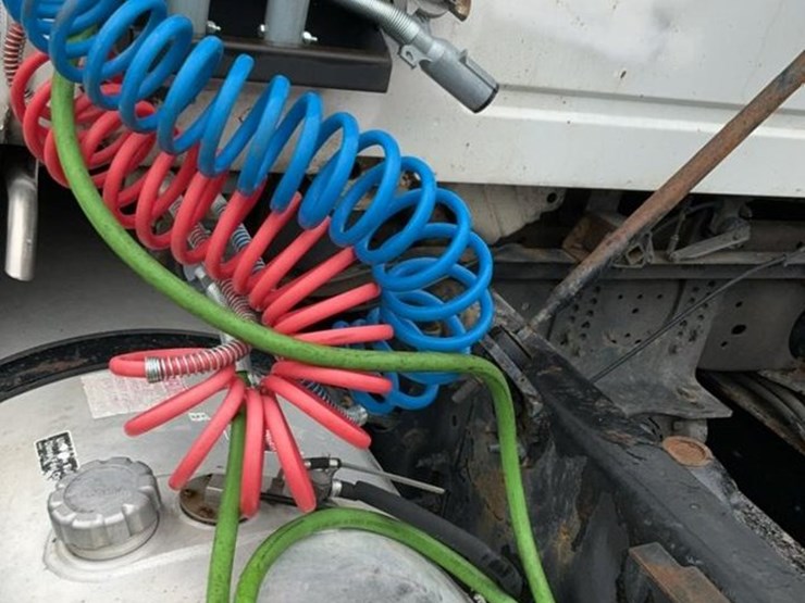 #137-•-2009-volvo-isx-semi-truck-image-47