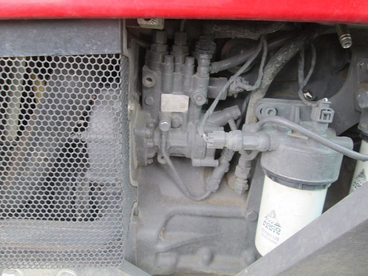 2018-massey-ferguson-4709-image-18