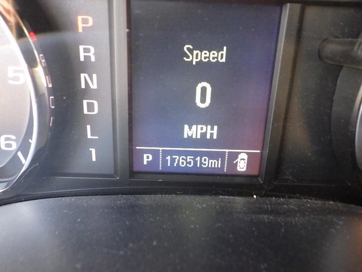 2017-chevrolet-2500hd-image-33