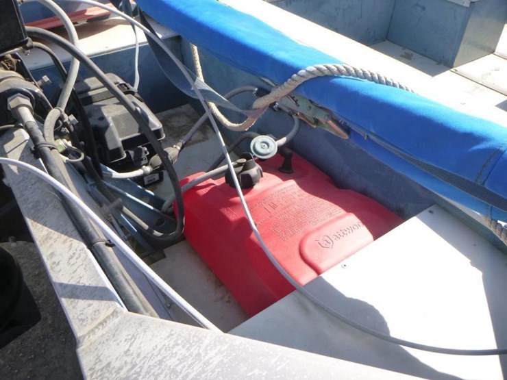 2002-klamath-aluminum-boat-&-trailer-image-20