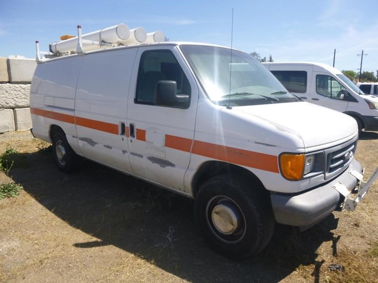 2006-ford-e350-image-3