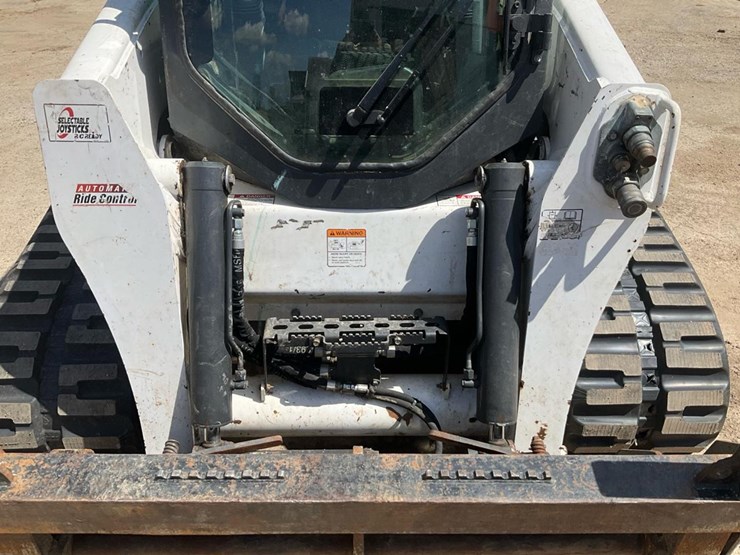2021-bobcat-t870-image-10