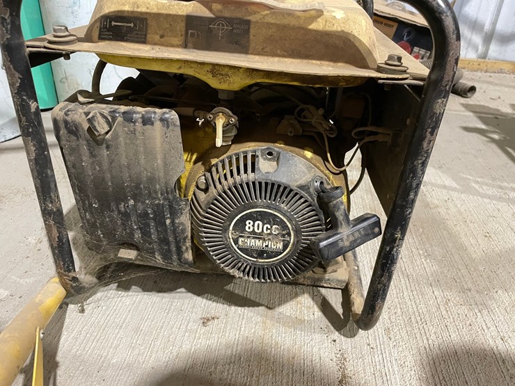 #5007-•-champion-42436-1500-watt-gas-powered-generator-image-3