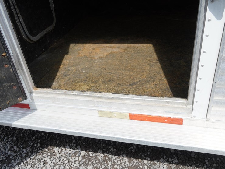 #142-•-1999-exiss-3-slant-aluminum-6-horse-capacity-trailer-image-37