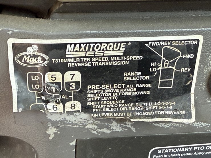 2009-mack-granite-gu713-image-16