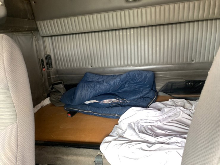 2010-kenworth-t660-image-11