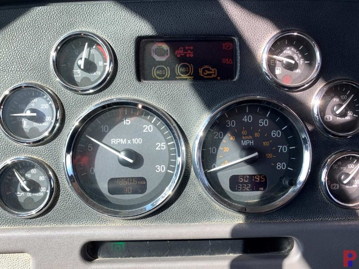 2013-peterbilt-388-image-12