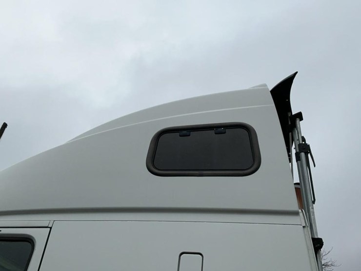 #137-•-2009-volvo-isx-semi-truck-image-43