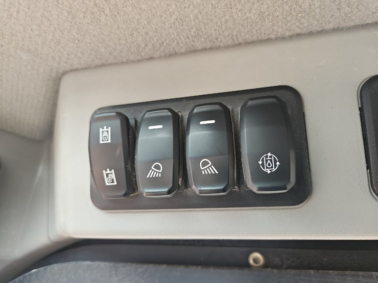 2022-caterpillar-246d3-image-22