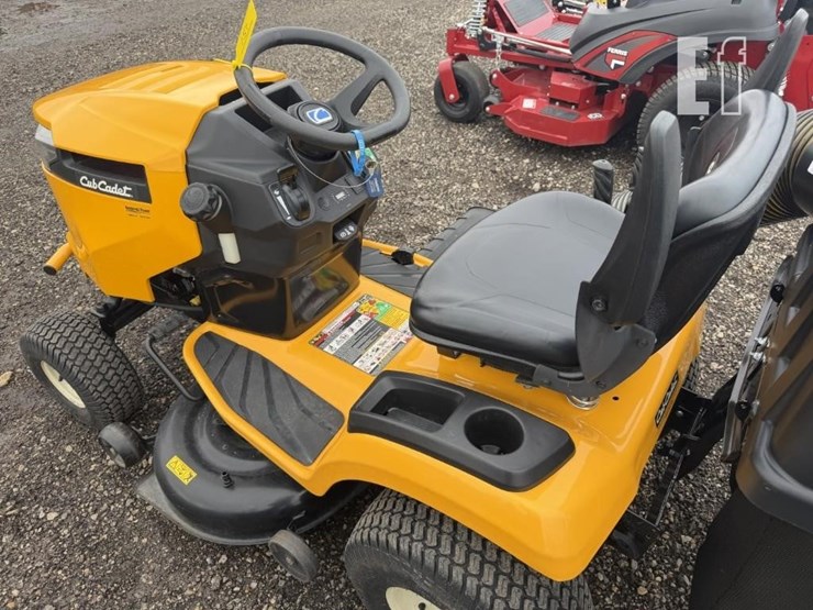 2017-cub-cadet-xt2-lx42-image-14