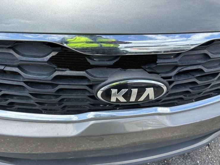 2019-kia-sorento-lx-image-7