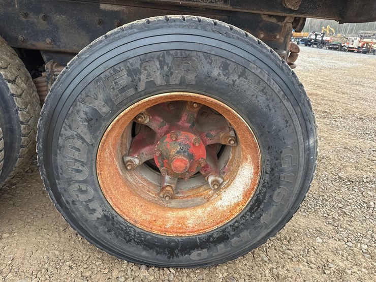 1983-mack-dm686s-image-42