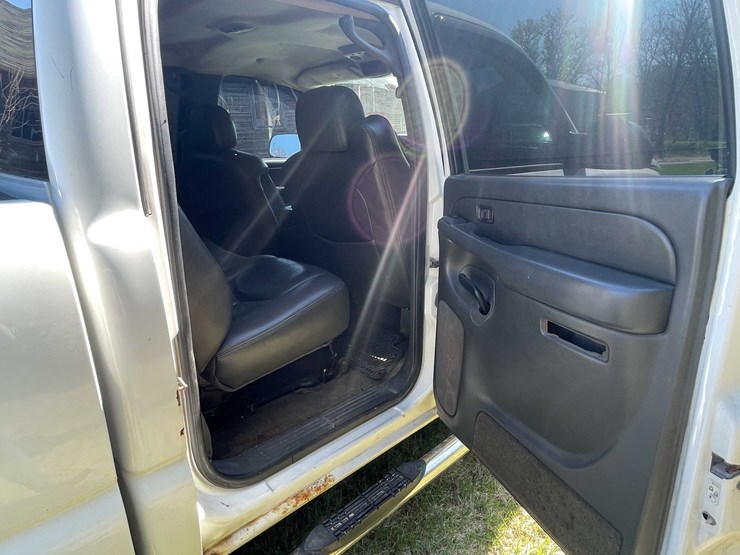 #7046-•-2005-chevrolet-duramax-(has-wi-title)-image-66