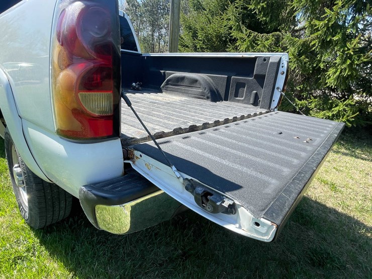 #7046-•-2005-chevrolet-duramax-(has-wi-title)-image-36