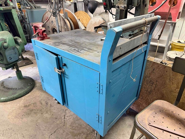 rolling-metal-cabinet-w/-vise-image-2