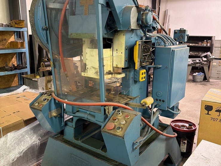 v&o-super-15-ton-vertical-stamping-press-image-1