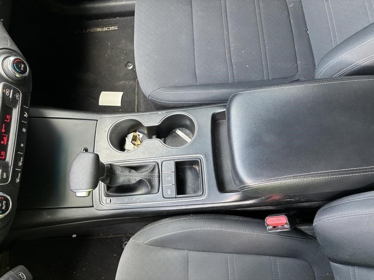 2019-kia-sorento-lx-image-23