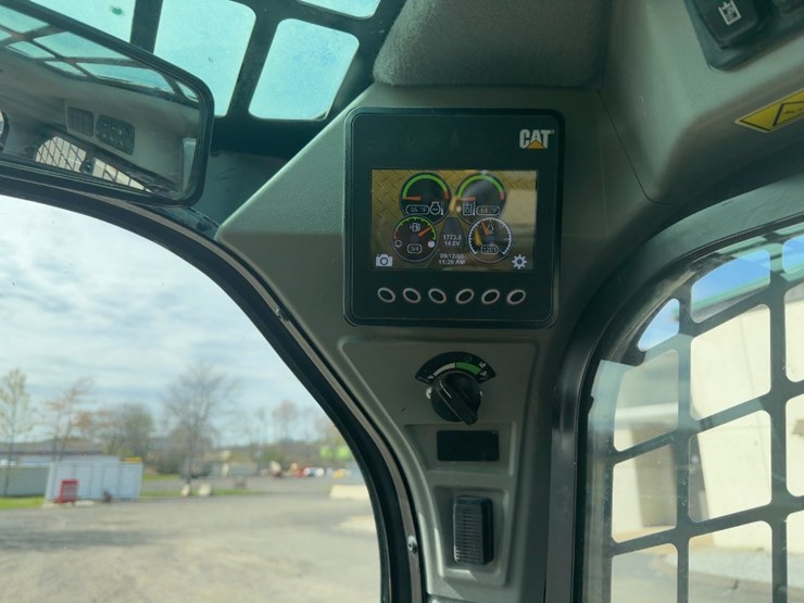 2023-caterpillar-249d3-image-26