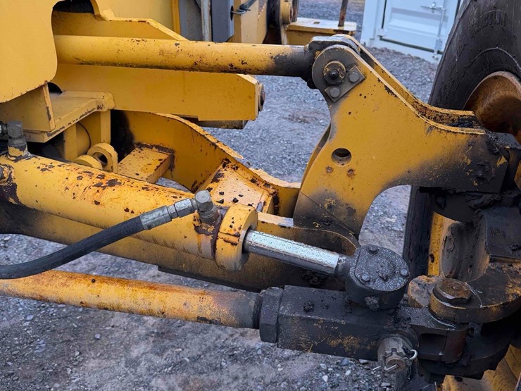 2005-volvo-g710b-image-12