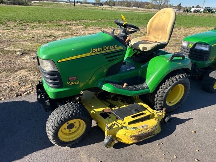 john-deere-x585-image-1