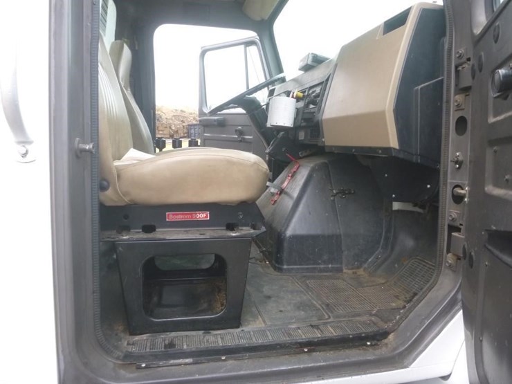 1994-international-4800-image-16