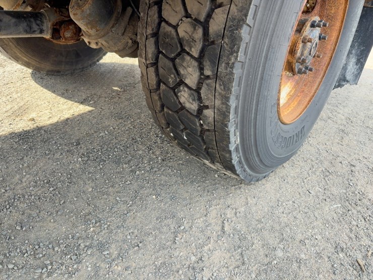 2013-international-7300-image-10