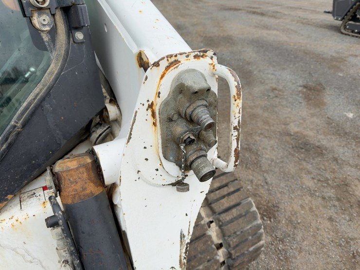 2013-bobcat-t650-image-10