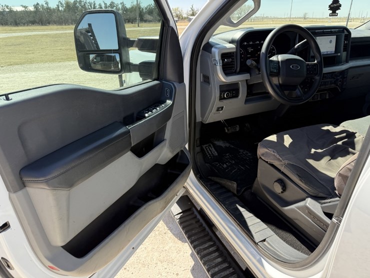 2023-ford-f250-image-12