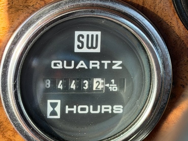 2002-peterbilt-357-image-11