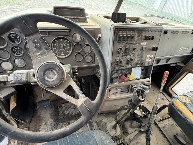 1999-mack-ch613-image-18