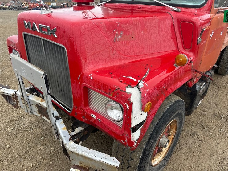 1983-mack-dm686s-image-9